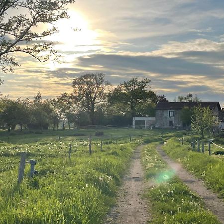 Gite A La Campagne Au Bord D'Un Lac 8 Personnes Saint-Quentin-sur-Charente Luaran gambar