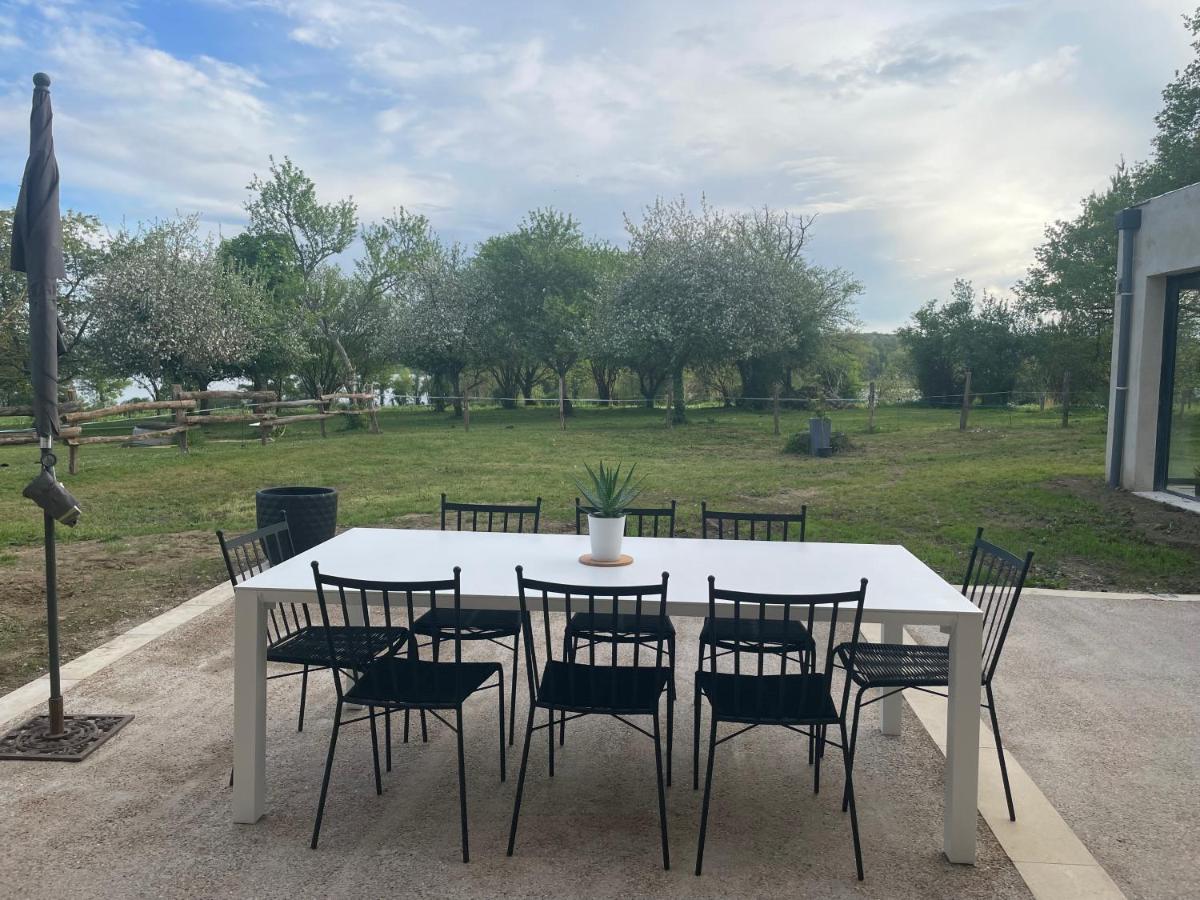 Gite A La Campagne Au Bord D'Un Lac 8 Personnes Saint-Quentin-sur-Charente Luaran gambar